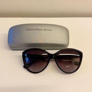 Calvin Klein round cat-eye sunglasses